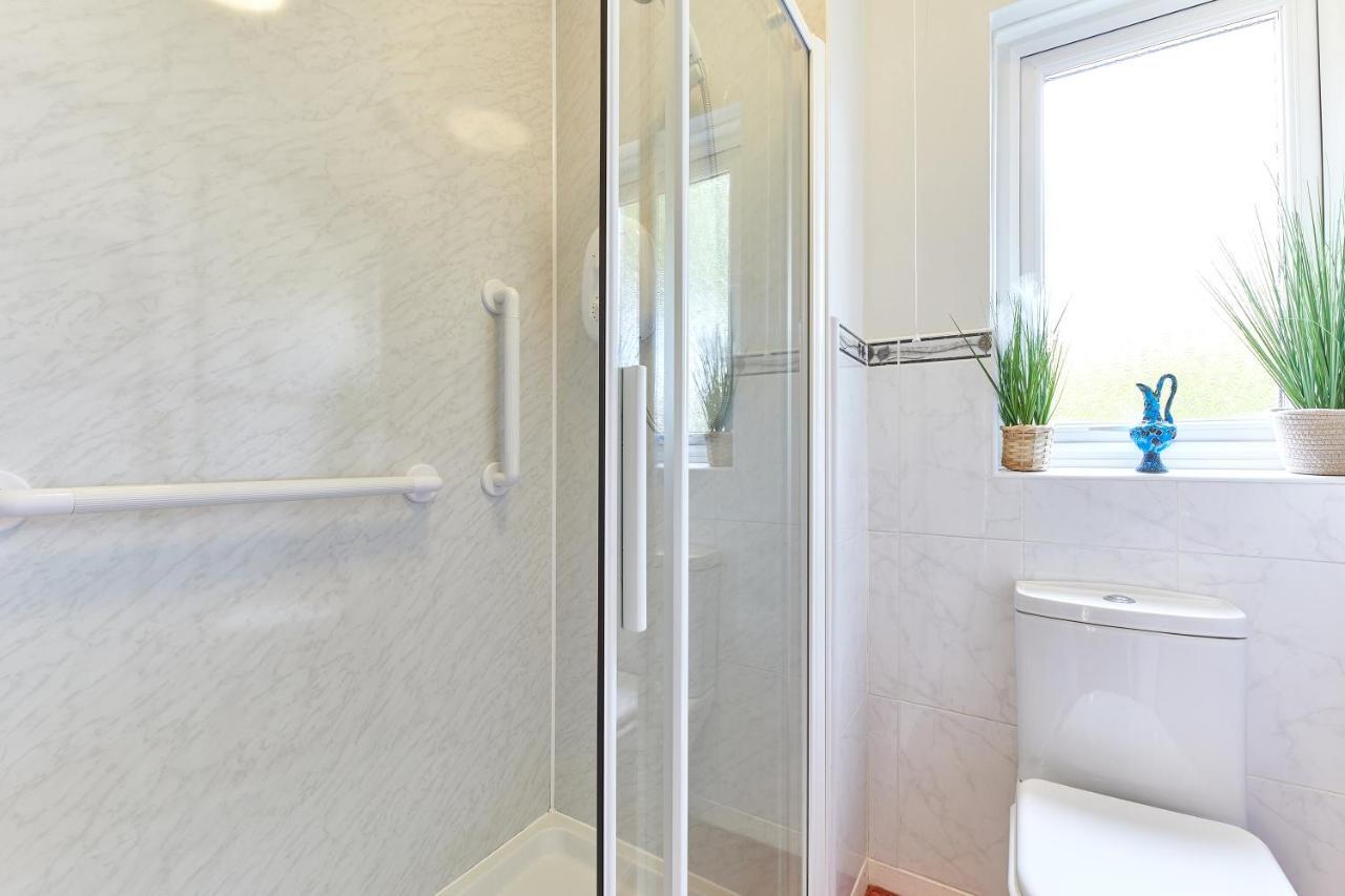 Xanadu: Stylish Family Home By The Pub And Beach بيد نيل المظهر الخارجي الصورة